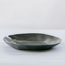 Load image into Gallery viewer, Flax Charger Plate d35cm - Charcoal
